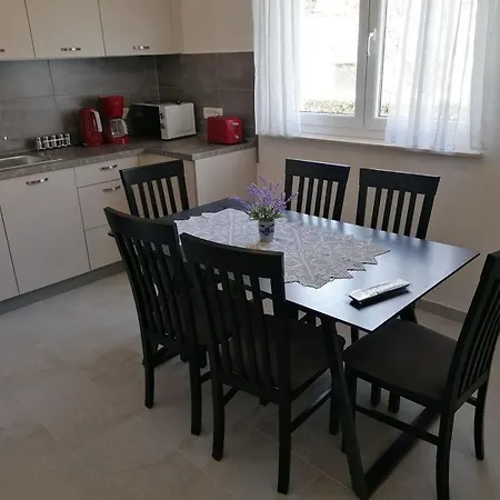 Apartamento Ferienwohnung In Mit Garten, Grill Und Terrasse Novi Vinodolski